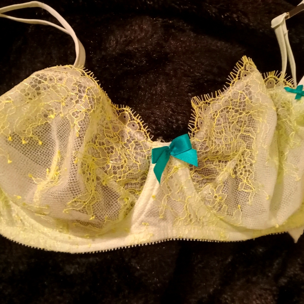 Vs lace Bra
